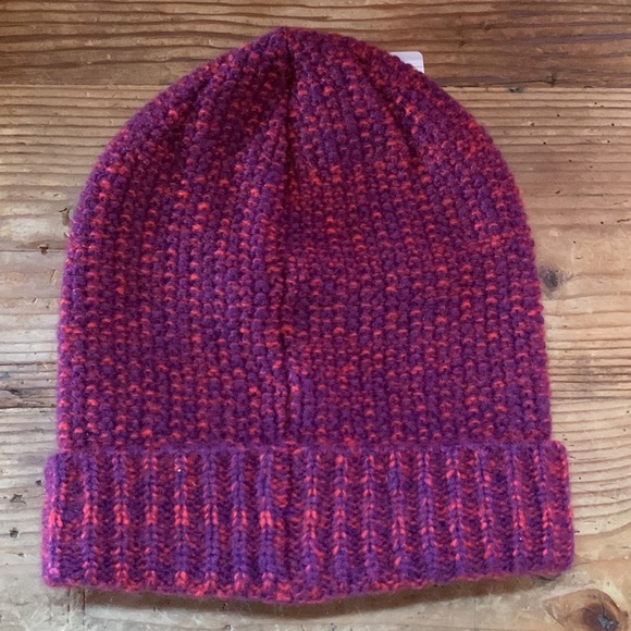 Oakley Women's Lima Beanie - Helio Purple PRICE FIRM NO OFFERS - Picture 4 of 5